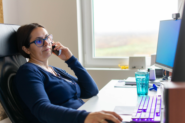 A woman inquiring on the phone about the differences between a lifetime annuity and a life insurance annuity.